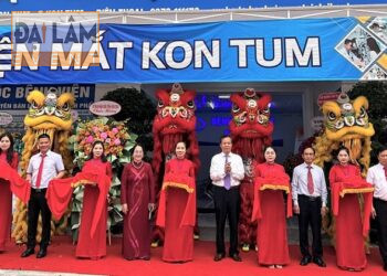 Hoàng tráng với lễ khai trương bệnh viện mắt Kom Tum